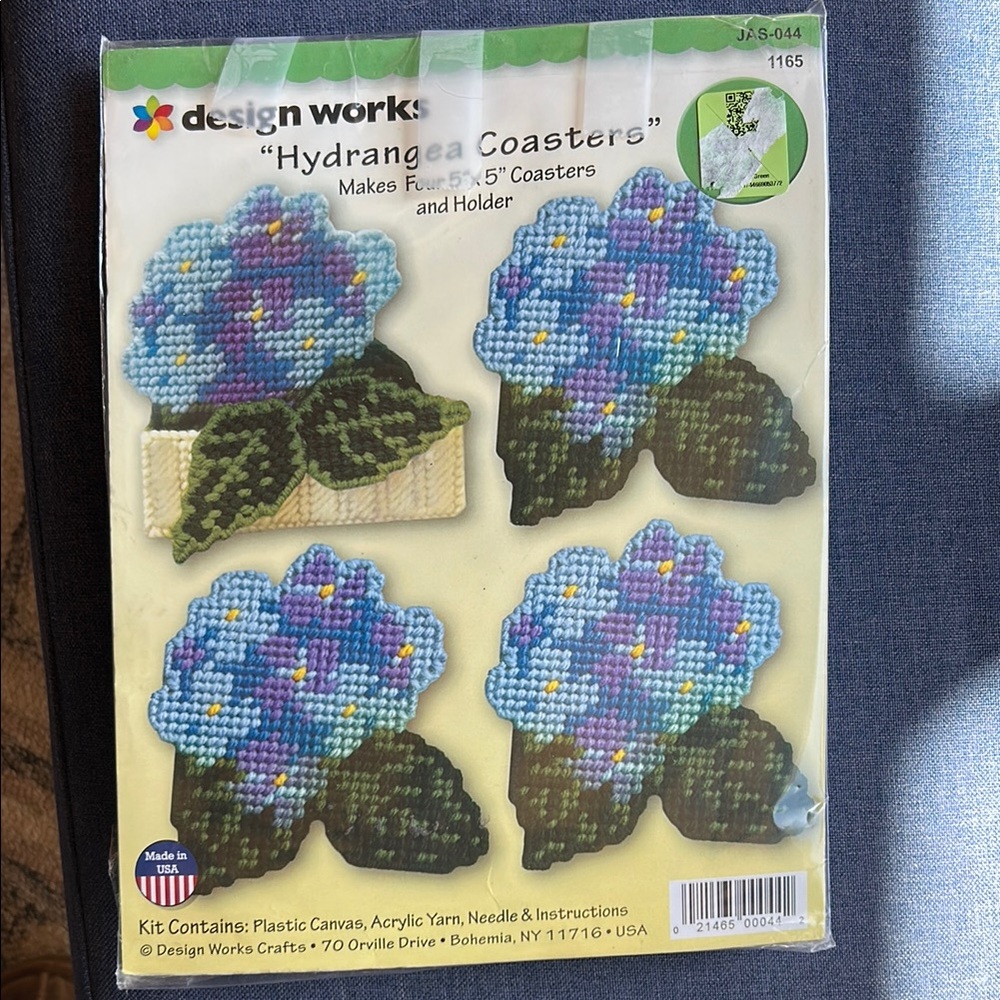 Design Works Hydrangea Coasters Kit 4 Coasters and Holder